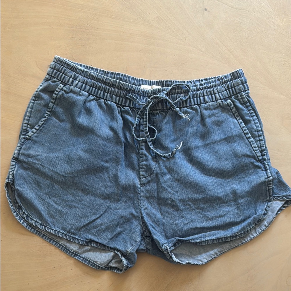 GAP Blue Chambray Shorts Elastic Waist Relaxed Fit